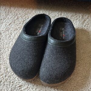 HAFLINGER Women’s gray wool clogs slippers size 9 (euro 40)